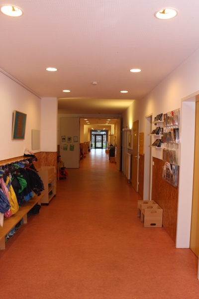 Flurbereich - der auch gerne mit Kinderfahrzeugen befahren wird
